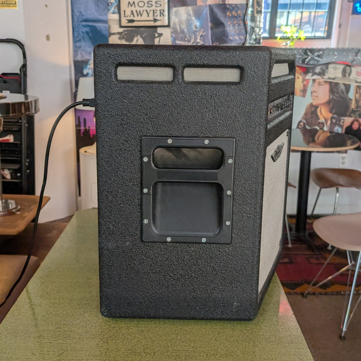 Motion Sound KBR-3D is a 200-watt stereo keyboard amplifier w/ rotating horn, and 12AX7 tube preamp