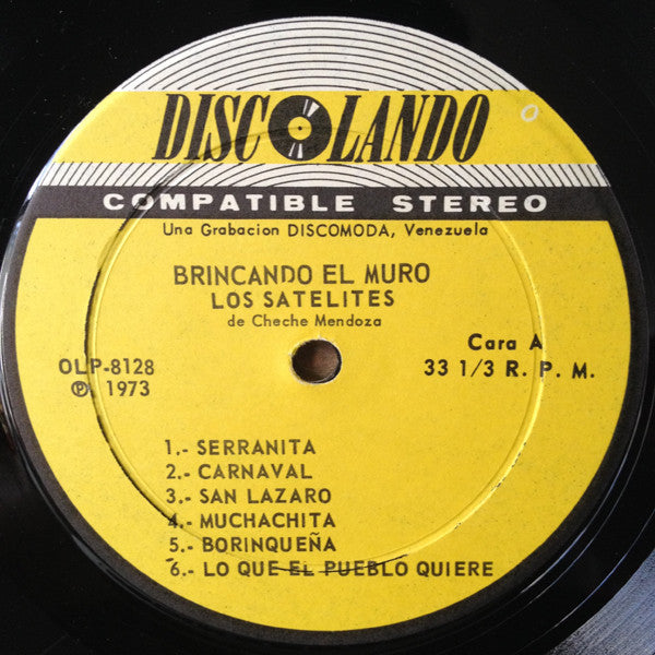 Los Satelites De Cheche Mendoza : Brincando El Muro..! Jumping The Wall..! (LP, Album)